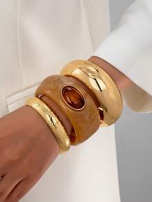 4 Pcs Oversized Chunky Resin Cuff Bangles Set, Minimalist Stackable Golden Color Metal Wheels Bracelets Set, Women Fashionable Jewelry Set For Daily Wear, Dating, Party