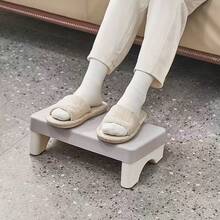 A Creative New Office Desk Accessory: A Leg Rest Bench Made Of PP Material. Designed With Ergonomic Principles For Comfortable Use While Working. Suitable For Various Settings Such As Offices, Sofas, And Study Rooms