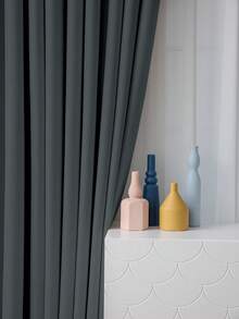 1 件浅灰色遮光窗帘，隔热遮光窗帘可阻挡紫外线，适用于客厅、卧室，在停电时使房间变暗，秋冬季