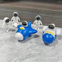 سيارة لعبة ضغط بموضوع الفضاء للأولاد، تتضمن صاروخ، مركبة فضائية + 3 رواد فضاء. مناسبة كهدية عيد ميلاد للأطفال