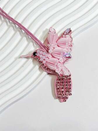 1件装撞色美甲珠 时尚优雅 简约可爱 蜂鸟图案 多功能 个性化 俏皮有趣 动物鸟形图案 背包 单肩包 斜挎包 手提包 托特包 腋下包 化妆包 其他收纳包 吊坠 汽车吊坠 钥匙扣 腰带吊坠 行李箱吊坠 识别吊坠