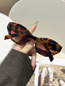 1 Pair Women's Fashionable Fashion Glasses, Summer Beach Accessory - Multicolor - View 5