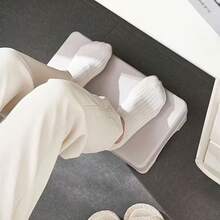 A Creative New Office Desk Accessory: A Leg Rest Bench Made Of PP Material. Designed With Ergonomic Principles For Comfortable Use While Working. Suitable For Various Settings Such As Offices, Sofas, And Study Rooms