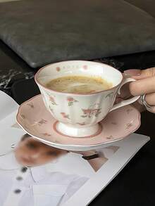 1 szt. Zestaw ceramicznych filiżanek do kawy i spodków w stylu vintage z motywem króliczka z różą, idealny na popołudniową herbatę lub latte