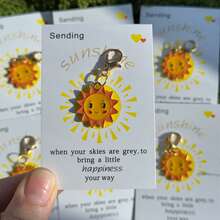 5件套活力太阳钥匙扣，迷你包包挂饰，附赠励志太阳贺卡，适合作为鼓励礼物送给家人、朋友、同事和员工，也是一份充满正能量的礼物。 - 彩色 - 查看 7