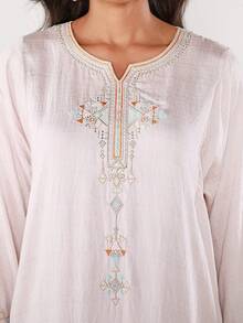 Embroidered 2026 New Style Ramadan Traditional Arabic Women's Elegant Dress, JALABIA With Pockets And Slit Hem, Luxurious Embroidery Design Kaftan Robe - Baby Pink - View 3