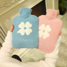 1 pezzo Borsa dell'acqua calda imbottita con ricamo floreale - Cuscinetto riscaldante morbido e confortevole, riscaldatore per pancia/mani/corpo per l'inverno e l'autunno, tessuto in peluche premium con ricamo raffinato, bottiglia dell'acqua calda a prova di perdite, multifunzionale per casa/ufficio/viaggio/notti fredde, accessorio invernale molto ricercato, regalo perfetto per Natale/San Valentino/compleanno/donne/fidanzato/fidanzata/amanti