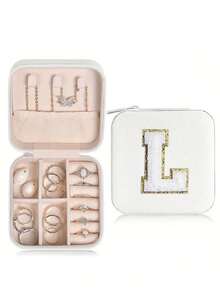 1 pieza Caja de joyería personalizable con letra, Caja de joyería de viaje DIY, Bolsa de almacenamiento de joyas, Caja de joyería de cuero, Caja de viaje portátil, Caja de joyería de perlas falsas, Caja de joyería de viaje de verano, Material de PU impermeable y a prueba de humedad, Caja de almacenamiento de perfumes, Caja de regalo para damas de honor, Mini caja de joyas para aretes, collares y anillos, Caja de joyería de cuero PU, Caja de joyería portátil creativa, Caja de regalo para aretes, Decoración de baño para vacaciones, Bolsa de maquillaje, Artículo de viaje esencial - Multicolor - Ver 34