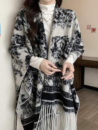 女士秋冬新款复古花卉图案流苏边厚披肩开衫