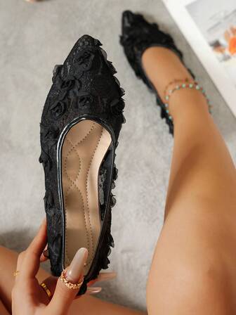 Fall/Winter 2025 New Pointed Toe Women Shoes, Fashion Lace Patchwork Rose Flat Shoes, Breathable Hollow-Out Outdoor Casual Party Loafers, Elegant & Gentle Style