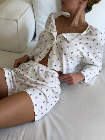 Nina Bonheur 2 st bekväma damer med rund halsringning, nedsänkta axlar, prydligt blommönster och elastiska shorts med knappar framtill, loungeset, mysig outfit, höst- och vinterkläder