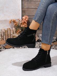 Damen Schnür-Reißverschluss Mode Knöchelstiefel, Gummi-Flachsohle bequem und langanhaltend, einfache Fütterung atmungsaktiv, Veloursleder Material mit matter Oberfläche, Schnür-Reißverschluss Dekordesign für einfaches An- und Ausziehen, passt gut zu Kleidern für einen Retro-Look, klassische nackte Farbe ist immer im, vielseitig für Alltagsfahrten und Partywear geeignet