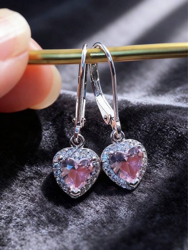 زوج من أقراط قلب معلقة من الفضة الإسترليني عيار 925 مرصعة بالزركونيا الاصطناعية، أقراط أنيقة وأنيقة للنساء للاستخدام اليومي، هدية مجوهرات عالية الجودة للأحبة في المناسبات والأعياد