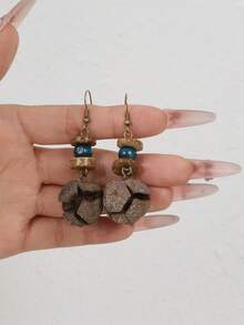 1 Pair Unique Natural Plant Fruit Cracked Football Shaped Pendant Earrings For Women, Naturalistic Style Suitable For Vacation, Party And Daily Wear. Please Note That The Actual Product May Differ From The Image Due To The Natural Material.