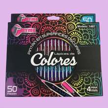 SET DE 50 LAPICES DE COLORES CON DECORACIÓN METÁLICA, QUE TAMBIEN PINTAN EN SUPERFICIES OSCURAS CON MINA DE 4MM., QUE PERMITE APRECIAR LOS DIFERENTES MATICES, Y TONOS QUE DAN VIDA A TODO LO QUE SE DESEE COLOREAR, SU ESTUCHE COLOR NEGRO CON MANDALA, LO HACEN ELEGANTE E IDEAL PARA CONSERVARLOS EN SU MISMO EMPAQUE - Negro - Ver 1