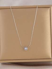 Collar minimalista de mujer con solitario de circonita cúbica dorada - Joyería delicada para uso diario