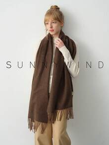 1条女士纯色多功能围巾，适合通勤和日常搭配连衣裙使用。