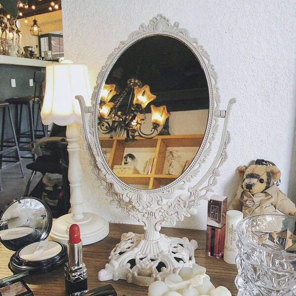 1 قطعة مرآة مكياج يدوية قابلة للوقوف في المنزل، مرآة مكياج على الطراز القصري للمكتب والسكن الطلابي، يمكن استخدامها للمكياج، تصميم جميل لمرآة المكياج