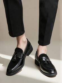 复古简约男士乐福鞋，流苏纯色麂皮一脚蹬休闲设计师鞋，柔软皮鞋，优雅绅士商务社交鞋，适合西装、休闲装、办公、派对、婚礼、约会、浪漫晚餐、节日礼物、返校季。请订购大一码。