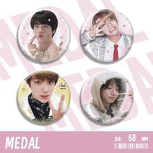 58毫米圆形金属锡制可爱俏皮徽章/胸针吊坠，适合别在背包上或作为女士翻领别针，是节日、生日、纪念日和主题派对的完美礼物 - 彩色 - 查看 2