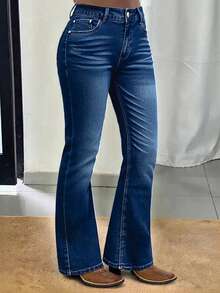 Women's Stretch Flared Jeans - Mid-Rise Bootcut Jeans With Small Horse Embroidery On Back Pockets. Features A Tummy-Control And Butt-Lifting Design. Sexy Street-Style Flared Pants, The Ultimate Urban Fashion Choice. - 中等水洗藍 - 查看 2