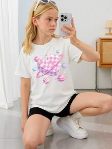 Tween Girl's/Boy's Pink Love Planet Cosmic Galaxy Theme 100% Cotton Graphic Tees, Back To School Clothes Girls, Black Round Neck Letter Print T-Shirts With Heart Planet And Space Elements, Machine Washable, Suitable For Outdoor Sports And Summer Tops, Gifts For First Day Of School, Regular Fit Fall Kids Girls T-Shirt, Teen Girls Clothing,Cute Kids Apparel,Funny,Soft Breathable Kids Clothes Girl's/Boy's.3T-13T - trắng - Xem 2