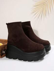 女式厚底绒面革靴，坡跟踝靴，时尚秋/春英伦风格 - 咖啡棕色(後拉鍊) - 查看 4