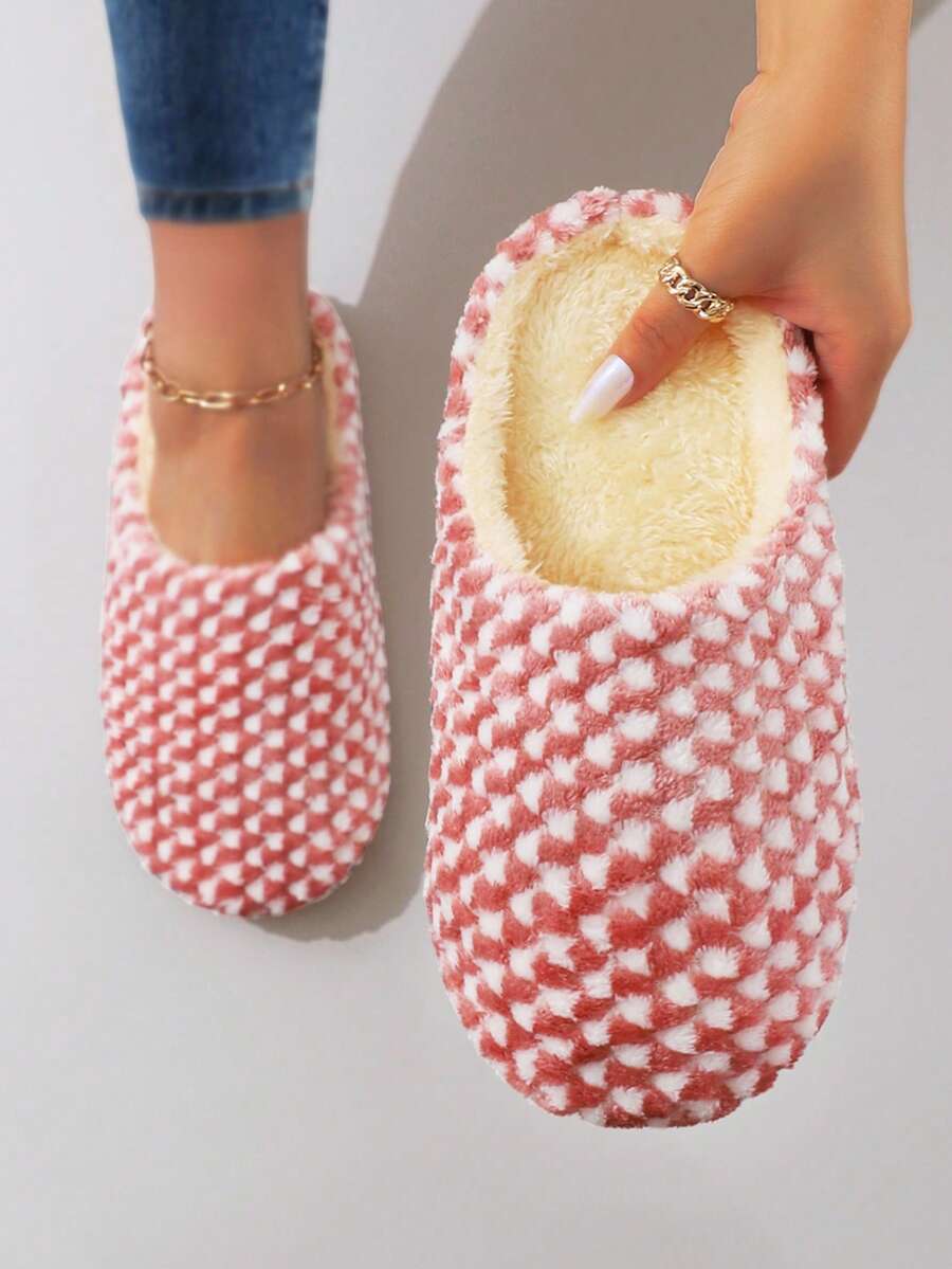 Sandal Rumah Wanita Berbulu Lembut dan Hangat dengan Sol Lembut, Modis untuk Musim Gugur/Dingin, Warna Macaron Permen yang Manis, Cocok untuk Pakaian Natal - Merah - View 1