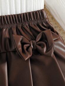 2 件装女婴简约高领长袖 T 恤和百褶裙套装，适合外出