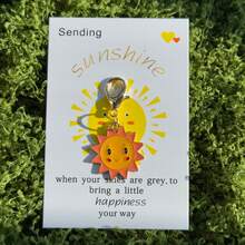 5件套活力太阳钥匙扣，迷你包包挂饰，附赠励志太阳贺卡，适合作为鼓励礼物送给家人、朋友、同事和员工，也是一份充满正能量的礼物。 - 彩色 - 查看 10