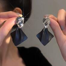 1 Pair Black Irregular Pleated Geometric Earrings With Glass Beads Elegant High-End Studs Light Luxury Versatile Ear Jewelry,Suitable For Daily Wear,Party,Date,Banquet,Valentine's Day,New Year Gift,For Women - 32 - 查看 4