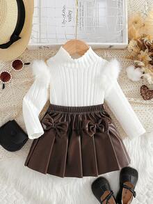 2 件装女婴简约高领长袖 T 恤和百褶裙套装，适合外出