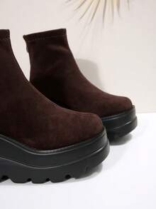 女式厚底绒面革靴，坡跟踝靴，时尚秋/春英伦风格 - 咖啡棕色(後拉鍊) - 查看 5