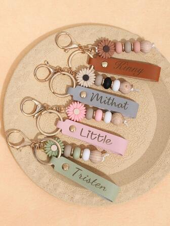 Personalised Keyring, Daisy Beaded Keyring, Faux Leather Keyring, Flower Girl Gift, Teacher Gift, Birthday Gift, Beaded Keyring