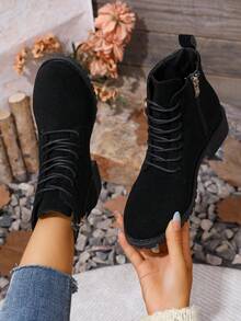 Damen Schnür-Reißverschluss Mode Knöchelstiefel, Gummi-Flachsohle bequem und langanhaltend, einfache Fütterung atmungsaktiv, Veloursleder Material mit matter Oberfläche, Schnür-Reißverschluss Dekordesign für einfaches An- und Ausziehen, passt gut zu Kleidern für einen Retro-Look, klassische nackte Farbe ist immer im, vielseitig für Alltagsfahrten und Partywear geeignet