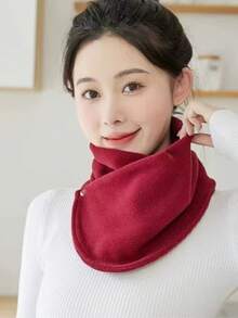 3条装多功能纯色暖色调围巾，外观时尚，用途广泛，可作围巾、护颈围巾，面料柔软，男女皆宜。收纳方便，适合秋冬季节。这款柔软舒适的户外旅行围巾还具有防风功能。