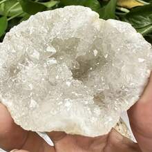1/3/6pcs Unopened Natural Quartz Geode, Science Toy, Creative Geological Gift, Geode Display, Break Your Own Geode, Crystal Cluster, Raw Crystal Specimen Collection