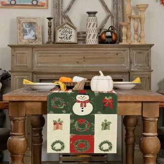 Un ensemble de chemins de table en lin aux thèmes de Noël, bonhommes de neige, cadeaux de Noël et motifs de baies, décorés de carreaux et de couronnes de houx. Disponible en différentes tailles, convient pour les tables à manger, les rassemblements de cuisine, les maisons intérieures, les décorations de fête de Noël et les thèmes de fête. Décoration de Noël à la maison, c'est un choix idéal comme cadeau de Noël.