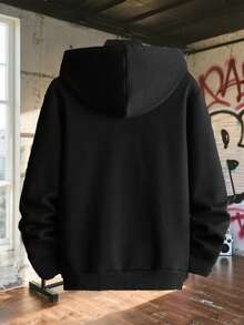 （建议选大一码）男士字母旗帜印花套头衫，保暖连帽卫衣，适合秋冬季穿着，黑色长袖保暖上衣，适合秋冬季室内外活动，可作为礼物送给朋友、丈夫、男友