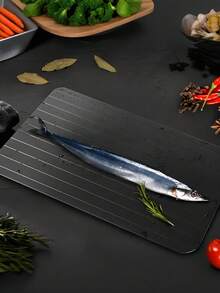 速溶魔法肉类解冻盘 - 快速铝制解冻盘，是一款高效的冷冻肉类解冻器，适合在厨房使用。它非常适合快速便捷地解冻肉类，是一种实用的肉类解冻设备。