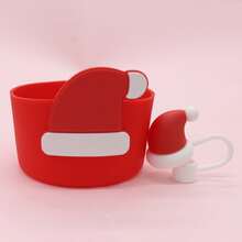 مجموعة إكسسوارات كوب شجرة الميلاد 2 قطعة (تناسب أكواب 30 أونصة و40 أونصة) - تشمل أغطية قش سيليكون 10 مم وأحذية القش، بتصاميم رنة وسانتا كلوز والثلج، هدية عيد الميلاد المثالية للنساء، مجموعة ديكور سيليكون احتفالية