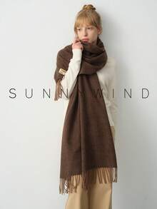 1条女士纯色多功能围巾，适合通勤和日常搭配连衣裙使用。