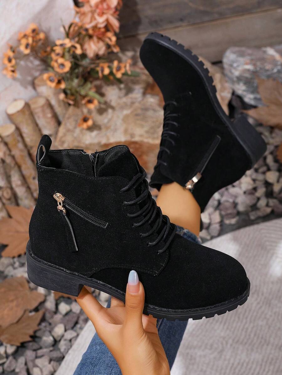 Damen Schnür-Reißverschluss Mode Knöchelstiefel, Gummi-Flachsohle bequem und langanhaltend, einfache Fütterung atmungsaktiv, Veloursleder Material mit matter Oberfläche, Schnür-Reißverschluss Dekordesign für einfaches An- und Ausziehen, passt gut zu Kleidern für einen Retro-Look, klassische nackte Farbe ist immer im, vielseitig für Alltagsfahrten und Partywear geeignet