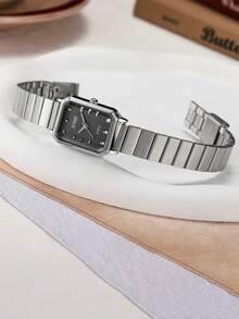 1 Stück modische, minimalistische goldene rechteckige Quarzuhr für Frauen, geeignet für den täglichen Gebrauch, Geburtstag, Geschenk für sie, Jahrestag, Halloween, ohne Geschenkbox