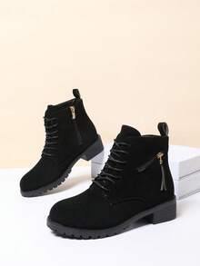 Damen Schnür-Reißverschluss Mode Knöchelstiefel, Gummi-Flachsohle bequem und langanhaltend, einfache Fütterung atmungsaktiv, Veloursleder Material mit matter Oberfläche, Schnür-Reißverschluss Dekordesign für einfaches An- und Ausziehen, passt gut zu Kleidern für einen Retro-Look, klassische nackte Farbe ist immer im, vielseitig für Alltagsfahrten und Partywear geeignet