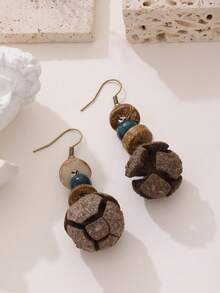 1 Pair Unique Natural Plant Fruit Cracked Football Shaped Pendant Earrings For Women, Naturalistic Style Suitable For Vacation, Party And Daily Wear. Please Note That The Actual Product May Differ From The Image Due To The Natural Material.