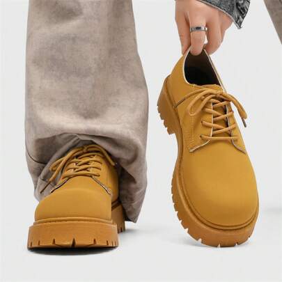 男士哑光靴，休闲厚底工装靴，卡其色户外系带踝靴，秋冬新款男士德比鞋，复古工装靴，厚底轻便户外休闲靴，尺码偏大，建议选购小一码以获得最佳穿着体验