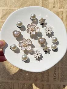 14pcs/Set (White Pearl Flower, Star, Heart, ABS Semi-Circle Pearl) Shoe Clips, DIY Decorations, Suitable For Women's Sandals, Slippers, Beach Bags. Multifunctional Shoe Clips, Ideal As Gifts For Christmas, Halloween And Birthday Parties.