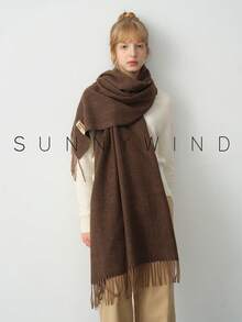 1条女士纯色多功能围巾，适合通勤和日常搭配连衣裙使用。