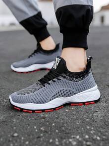 Zapatillas deportivas de malla transpirable para hombre para otoño Zapatillas de running elegantes,Nuevas zapatillas deportivas para hombre. informales y ligeras Calzado deportivo para hombre Parte superior de punto negro Confección de malla transpirable Suela blanda Diseño ligero Ideal para deportes al aire running recreativo Adecuadas para caballeros de mediana edad y mayores Zapatillas deportivas cómodas y transpirables - Gris - Ver 7